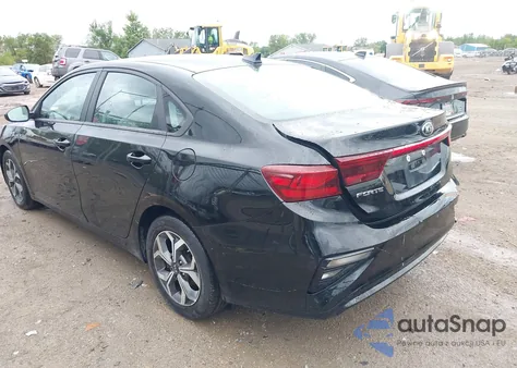 2021 Kia Forte Lxs z USA, uszkodzony, nr VIN 3KPF24AD4ME378347
